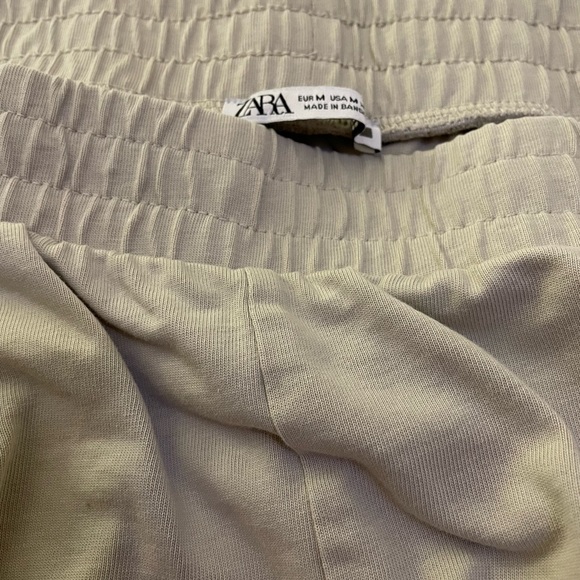 Tan Zara Sweatpants. Jogger style size Women’s medium. - Picture 3 of 4
